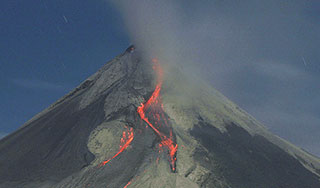 Вулкан на Камчатке угрожает самолетам Вулкан на Камчатке угрожает самолетам