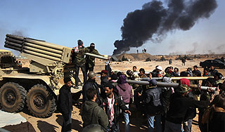 Лондон отправит снаряжение врагам Каддафи Лондон отправит снаряжение врагам Каддафи