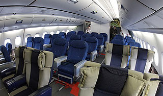 Киевский дипломат побил стюардессу Киевский дипломат побил стюардессу