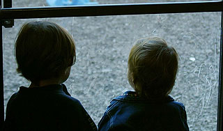 Родители превратили детей в "маугли" Родители превратили детей в "маугли"