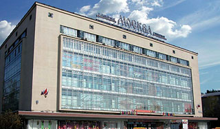 Вооруженные люди атаковали ТЦ "Москва" Вооруженные люди атаковали ТЦ "Москва"