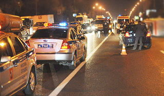 Автомобиль сбил толпу людей в Подмосковье Автомобиль сбил толпу людей в Подмосковье