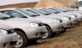 Россияне скупают отечественные автомобили Россияне скупают отечественные автомобили