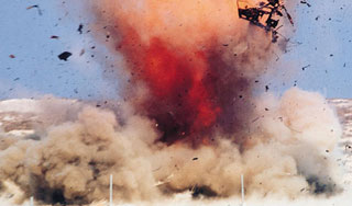 НАТО бомбит военные склады в Ливии НАТО бомбит военные склады в Ливии