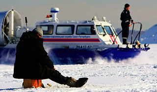 В Финском заливе спасли десятки рыбаков В Финском заливе спасли десятки рыбаков