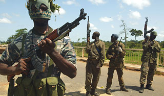 Гбагбо нанес удар по штабу соперника Гбагбо нанес удар по штабу соперника
