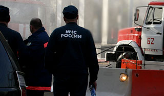 В Москве асфальт провалился на 15 метров В Москве асфальт провалился на 15 метров