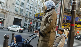 Франция запретила женщинам закрывать лицо Франция запретила женщинам закрывать лицо