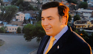 Саакашвили открыл поддельный водопровод Саакашвили открыл поддельный водопровод