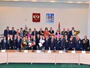 Педагогам и врачам вручили государственные награды