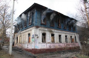 Сгорел двухэтажный дом, предназначенный под снос
