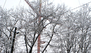 Телевышка в Осетии падает на жилые дома Телевышка в Осетии падает на жилые дома