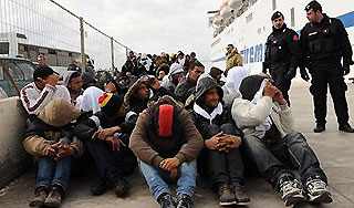 Судно с людьми затонуло у берегов Йемена Судно с людьми затонуло у берегов Йемена