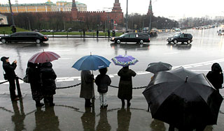 На столицу надвигаются грозы На столицу надвигаются грозы