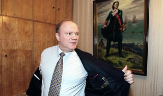 Зюганов пошел на президентские выборы Зюганов пошел на президентские выборы