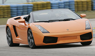 В Киеве Lamborghini разбился на 200 км/ч В Киеве Lamborghini разбился на 200 км/ч