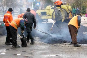«Дорогу» на Речной снова подвергнут ямочному ремонту