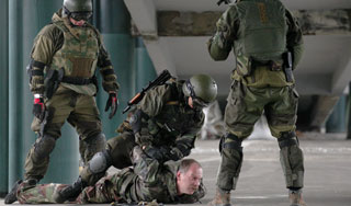 Cпецназ пытался украсть вещдоки со склада Cпецназ пытался украсть вещдоки со склада