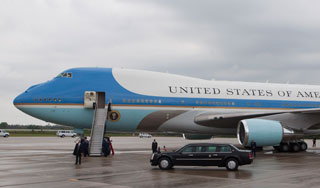 Самолет Обамы увели от столкновения Самолет Обамы увели от столкновения