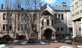 Мужчина умер у ворот московской больницы Мужчина умер у ворот московской больницы