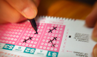 Бомж в Москве выиграл в лотерею 700 тысяч Бомж в Москве выиграл в лотерею 700 тысяч