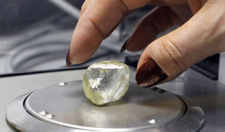 В Якутии нашли очень редкий алмаз-гигант В Якутии нашли очень редкий алмаз-гигант