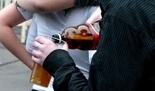 Россиян лишат пива в пластиковых бутылках Россиян лишат пива в пластиковых бутылках