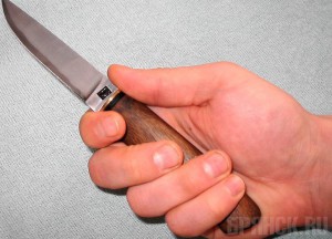 Парень едва не зарезал родственника