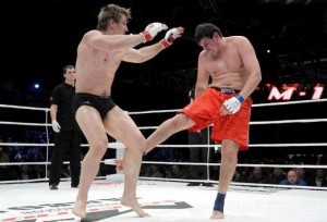 Виталий Минаков успешно дебютировал в смешанных единоборствах