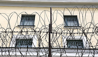 Полтысячи заключенных бежали через подкоп Полтысячи заключенных бежали через подкоп