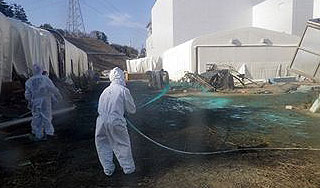 Японцы затопят реакторы "Фукусимы-1" Японцы затопят реакторы "Фукусимы-1"