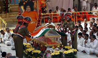 Индия простилась со своим духовным лидером Индия простилась со своим духовным лидером