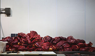 "Ашан" уличили в продаже тухлого мяса "Ашан" уличили в продаже тухлого мяса