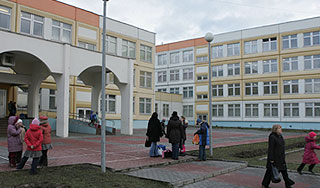 Девятиклассника застрелили во дворе школы Девятиклассника застрелили во дворе школы