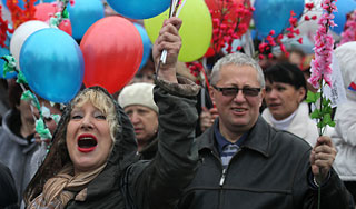 Россияне встретили Первомай на улицах Россияне встретили Первомай на улицах