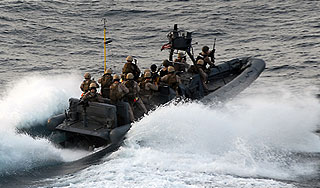 Cпецназ провел операцию против пиратов Cпецназ провел операцию против пиратов