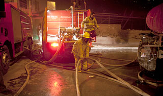 Разъяренные пассажиры сожгли три поезда Разъяренные пассажиры сожгли три поезда