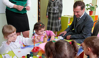 Россиян научат защищать права с детства Россиян научат защищать права с детства