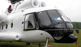 Грузовой автомобиль столкнулся с вертолетом Грузовой автомобиль столкнулся с вертолетом