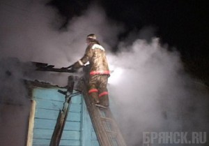 Старушка получила ожоги при пожаре в собственном доме