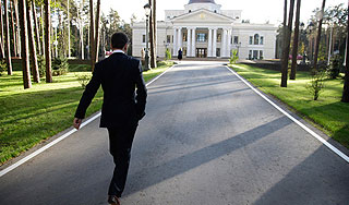 Развеян миф о "сладкой" жизни чиновников Развеян миф о "сладкой" жизни чиновников