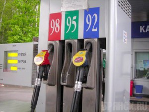 За высокие цены на бензин начали штрафовать