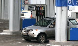 Путин винит поставщиков бензина в сговоре Путин винит поставщиков бензина в сговоре