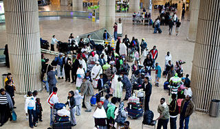 Россияне застряли в аэропорту Израиля Россияне застряли в аэропорту Израиля