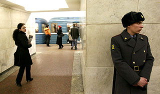 В московском метро зарезали мужчину В московском метро зарезали мужчину