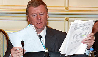 Чубайс лишился половины зарплаты Чубайс лишился половины зарплаты