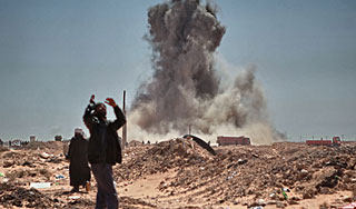 НАТО разбомбило в Ливии склады с оружием НАТО разбомбило в Ливии склады с оружием