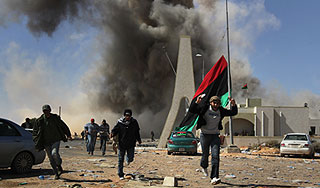 Силы НАТО разбомбили телецентр в Триполи Силы НАТО разбомбили телецентр в Триполи