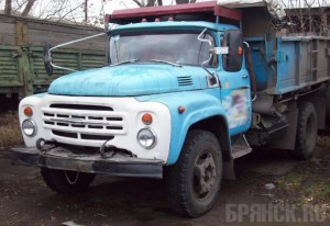 Из гаража Снежетьской администрации угнали самосвал