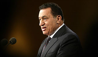 Мубарак потерял сознание во время допроса Мубарак потерял сознание во время допроса